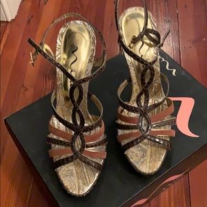 Nina size 7 hi heels